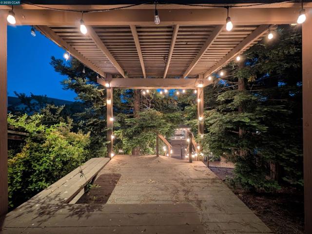 122 Claremont Crest Ct, San Ramon CA: https://media.crmls.org/mediaz/07069dd8-f085-403b-8c6a-c78baf2fa464.jpg