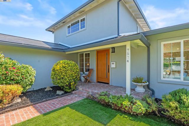 7574 Birkdale Dr, Newark CA: https://media.crmls.org/mediaz/0707c806-bf16-4646-a83b-7d42a012302b.jpg