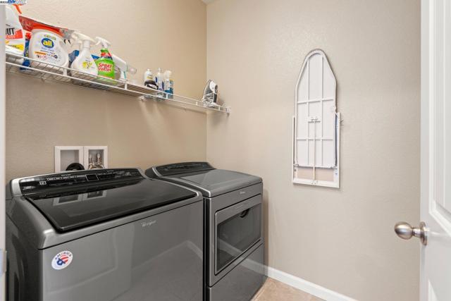 248 Alta St, Brentwood CA: https://media.crmls.org/mediaz/07085e71-e65a-40a7-8c87-884327923dcc.jpg