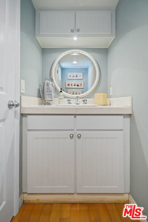 1533 18th Street, Santa Monica CA: https://media.crmls.org/mediaz/0708f764-d4fc-474f-aeeb-eb23bb3993d8.jpg