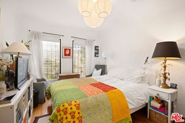1118 S Crescent Heights Boulevard, Los Angeles CA: https://media.crmls.org/mediaz/0708fd3a-c671-4876-8fe6-e011e9aedfcf.jpg