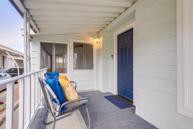 276 N El Camino Real, Oceanside CA: https://media.crmls.org/mediaz/07090567-e749-4cd8-acfb-4ecc5b49f5a3.jpg