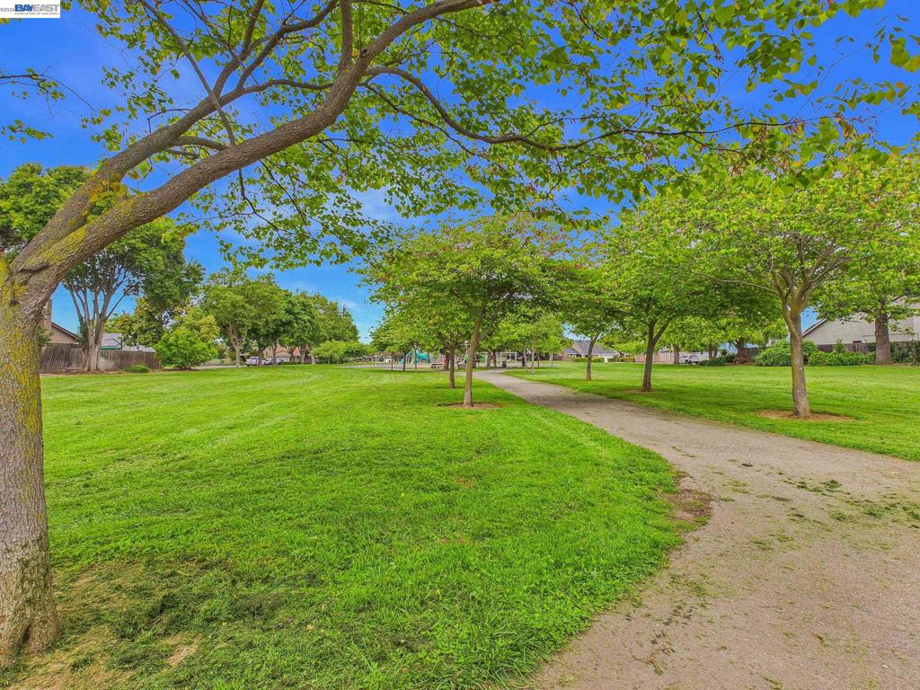 https://media.crmls.org/mediaz/07090c69-7d60-4acf-b3c5-350ba5e1f5e0.jpg?preset=X-Large