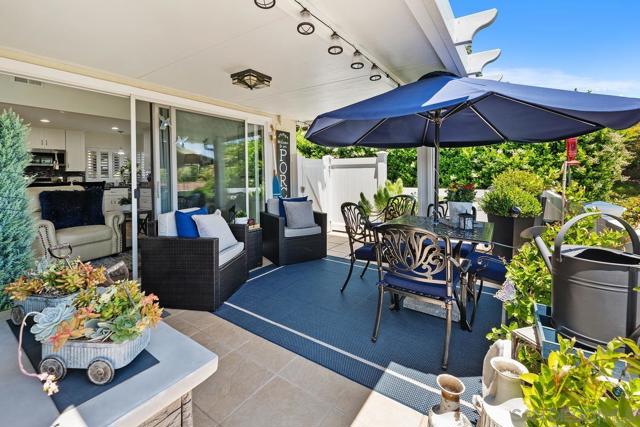 1776 Calle Del Arroyo, San Marcos CA: https://media.crmls.org/mediaz/070917cd-93ad-49e6-9063-9a600b6d090d.jpg