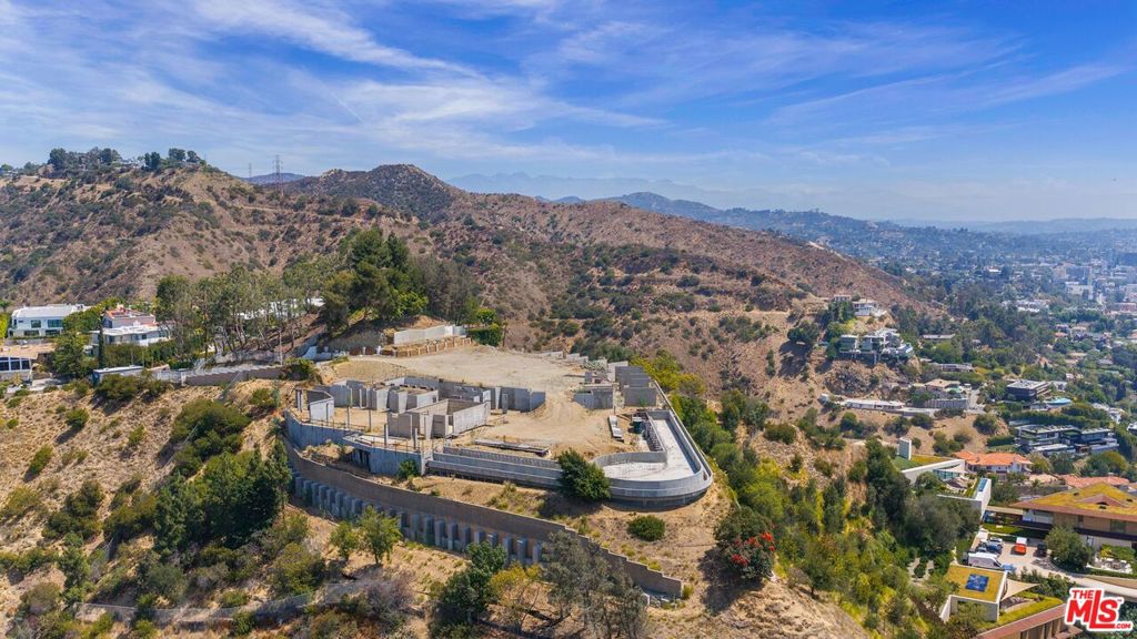 1 Electra Court — architectural residence
