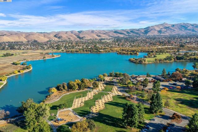 4403 Burke Way, Fremont CA: https://media.crmls.org/mediaz/070968b9-809e-4a64-897d-6790b6b25194.jpg