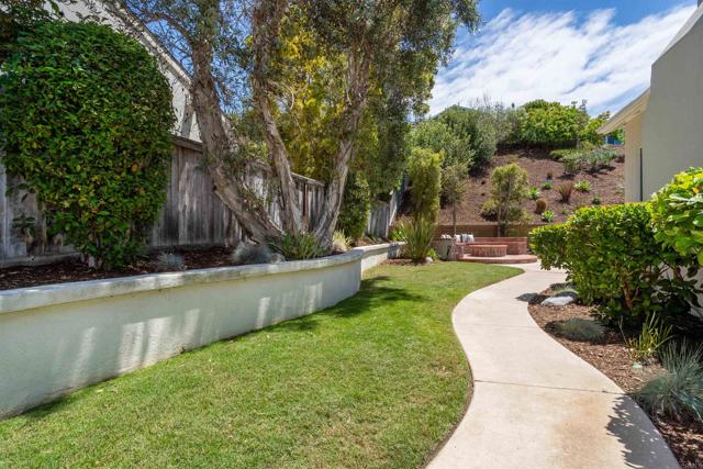 7866 Calle Oliva, Carlsbad CA: https://media.crmls.org/mediaz/0709993d-4e72-44e5-9520-ea8f5a8f2be8.jpg