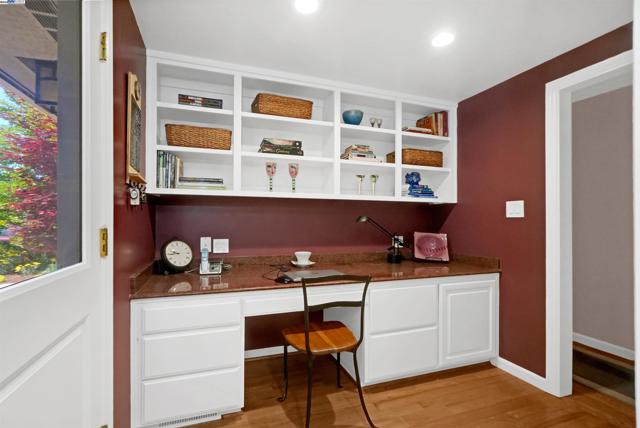 8700 Oak Tree Ln, Castro Valley CA: https://media.crmls.org/mediaz/0709bf4f-d927-414f-8102-c1cf55682237.jpg