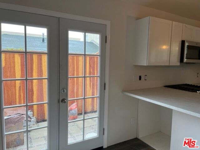 1843 19th Street, Santa Monica CA: https://media.crmls.org/mediaz/0709c0bb-d4a6-41a7-8689-ffa69ae47f39.jpg