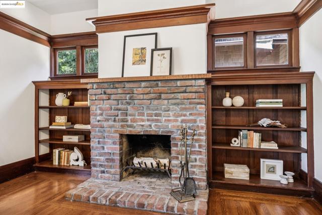 3019 Benvenue Ave, Berkeley CA: https://media.crmls.org/mediaz/0709fa25-1ddf-4584-9032-a8d27f72bd63.jpg