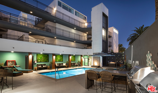 616 ESPLANADE 232 Redondo Beach, California It was always about the surroundings - the breezes, the horizon, the sound of the ocean, the elements. These are the ingredients of a sound residence, of an immersive environment, of a coastal apartment home. Elements 616 welcomes you to a daily experience of beachgoing and luxurious living in a community full to the brim with perks and splendidly rich in amenities. Find that experience here, match its rhythm for years to come.