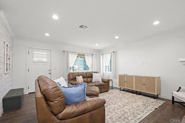 Detail Gallery Image 3 of 12 For 586 Del Mar, Chula Vista,  CA 91910 - 3 Beds | 2 Baths