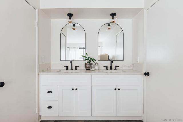 4652 Don Lorenzo Dr, Los Angeles CA: https://media.crmls.org/mediaz/070af122-f9dc-482e-99f0-14c3d62ce75a.jpg