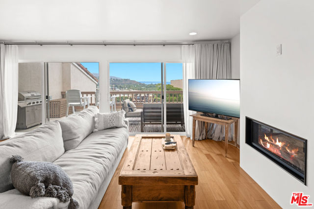 23908 De Ville Way, Malibu CA: https://media.crmls.org/mediaz/070bd236-b422-49c0-8c71-57cbaeb6aa5b.jpg