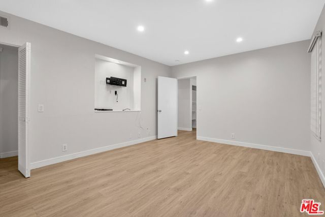 1617 S Beverly Glen Boulevard, Los Angeles CA: https://media.crmls.org/mediaz/070c2940-9e18-4da4-89e8-7300412bff7c.jpg
