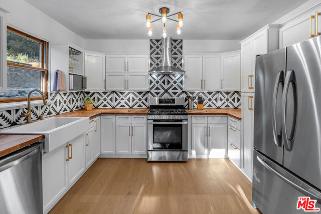 17832 Little Tujunga Canyon Road, Santa Clarita CA: https://media.crmls.org/mediaz/070ccfe4-fe96-4237-b7bc-9c36cf696e68.jpg