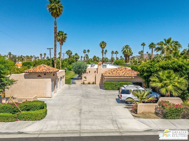 44490 San Rafael Avenue, Palm Desert CA: https://media.crmls.org/mediaz/070d1931-f4d6-4dfb-a177-18397ff6a0ff.jpg
