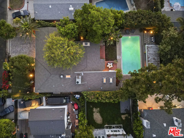 12815 Sarah Street, Studio City CA: https://media.crmls.org/mediaz/070dc84c-7a7d-4b4c-9ecc-41ac7d194590.jpg