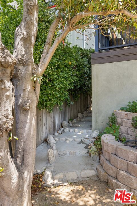 2249 Linnington Avenue, Los Angeles CA: https://media.crmls.org/mediaz/070dc8a6-d7f9-4c59-a1ee-f539d1700380.jpg