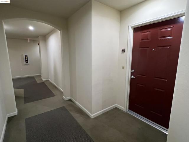 989 Franklin St, Oakland CA: https://media.crmls.org/mediaz/070e4c57-189f-4b81-8d55-5c815d817f61.jpg