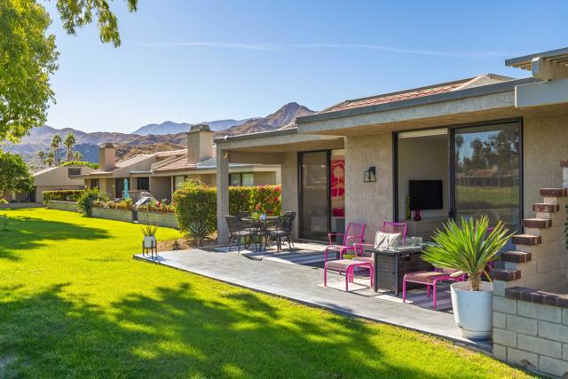 2910 Calle Loreto, Palm Springs CA: https://media.crmls.org/mediaz/070e981c-9a07-4425-b94f-538f6ad8388c.jpg
