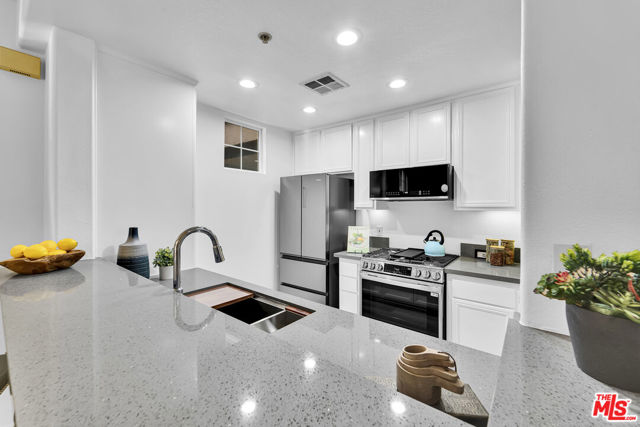 13075 Pacific, Playa Vista CA: https://media.crmls.org/mediaz/070ea8c6-9b2a-4cf7-9960-f69cf1ce3bd8.jpg