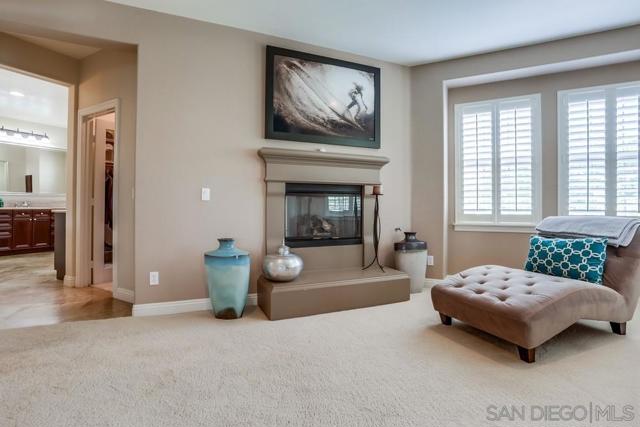 6977 Corte Langosta, Carlsbad CA: https://media.crmls.org/mediaz/070efbc2-b7a4-4cab-af2c-c0e1aac8d4ab.jpg
