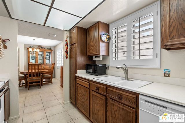 1050 E Ramon Road #15, Palm Springs, CA 92264