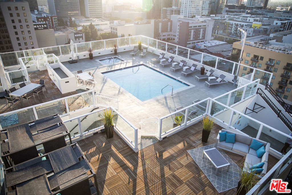 939 S Broadway #409