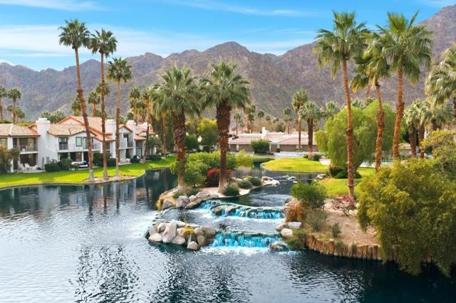 79798 Olympia, La Quinta CA: https://media.crmls.org/mediaz/070fc3d8-2101-4ccc-a16d-6f7a51829a91.jpg