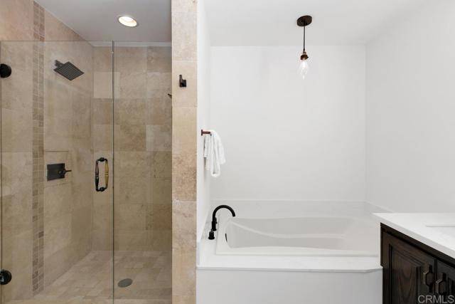 5918 Germaine Lane, La Jolla CA: https://media.crmls.org/mediaz/07103c27-9f5c-4506-8799-4e06d8a568b9.jpg