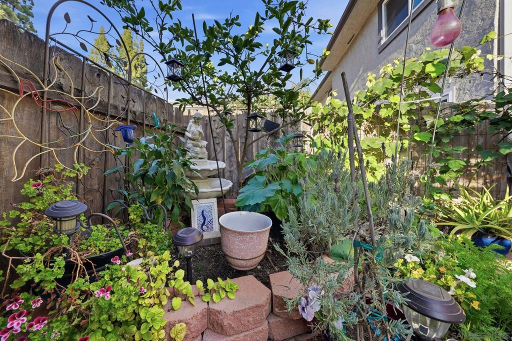 https://media.crmls.org/mediaz/0710c9e3-faff-44ba-a5d0-4ab2baaafda3.jpg?preset=X-Large