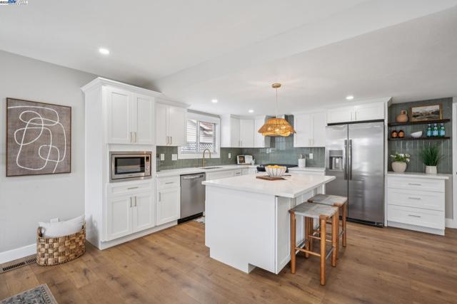 34709 Clover St, Union City CA: https://media.crmls.org/mediaz/071143e4-277a-404b-8cfd-54887ae95352.jpg