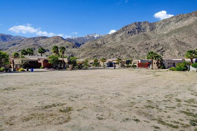 250 Lautner Lane, Palm Springs CA: https://media.crmls.org/mediaz/07117973-d05e-4119-b14d-40f7d6ea897b.jpg