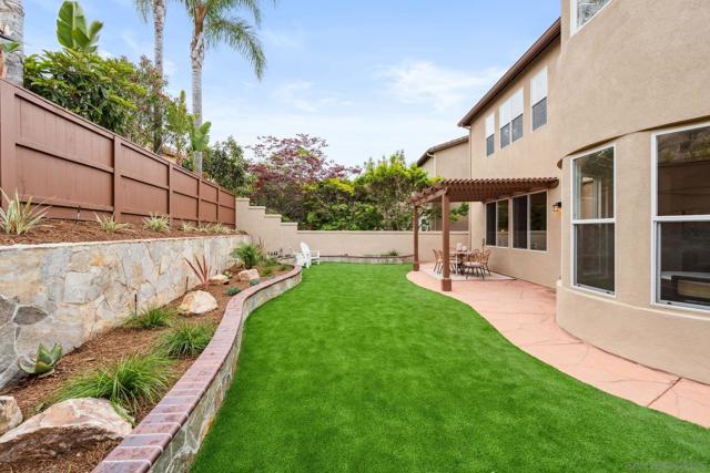 13133 Via Canyon Dr, San Diego CA: https://media.crmls.org/mediaz/07126306-cdf2-4f4e-abdf-e7d65b34a366.jpg