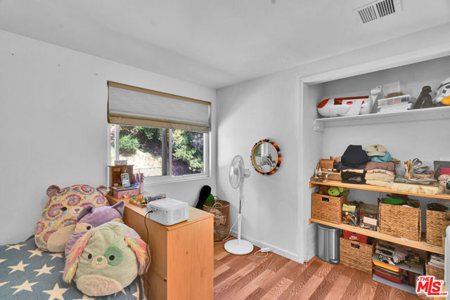 3952 Patrick Henry Place, Agoura Hills CA: https://media.crmls.org/mediaz/071295f3-5262-49ae-ac36-5015a8815b7e.jpg