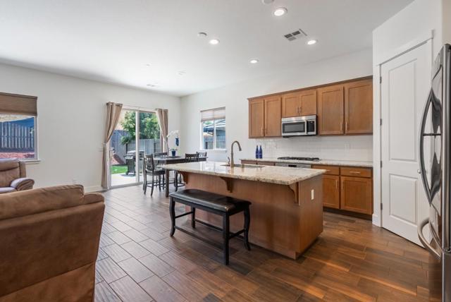 1621 Castlerock Drive, Hollister CA: https://media.crmls.org/mediaz/07130af7-5138-49c7-8d97-c394fc4e678c.jpg
