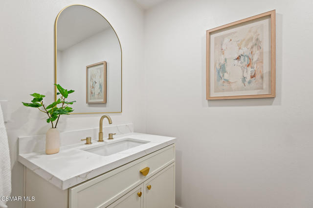1251 Calle Las Casas, Thousand Oaks CA: https://media.crmls.org/mediaz/07131ae8-c0ba-451d-9186-6b67e47d0186.jpg