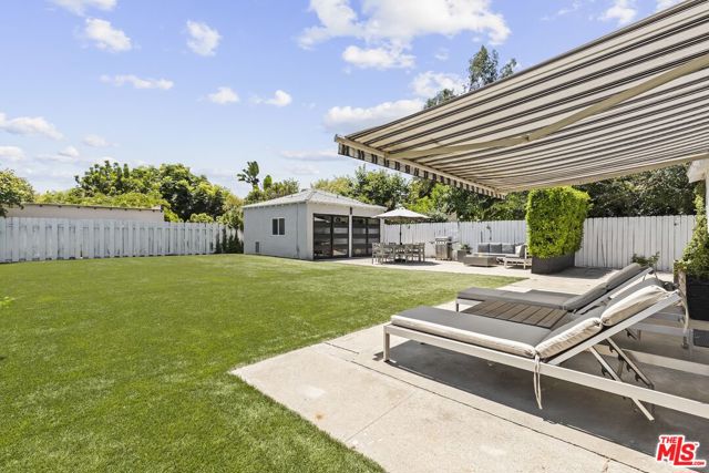 6526 San Vicente Boulevard, Los Angeles CA: https://media.crmls.org/mediaz/071371b4-4ede-47af-86e3-2dbd632c92fc.jpg