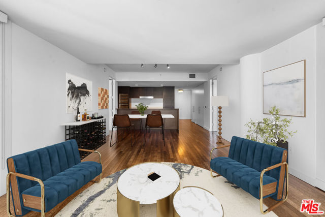 6250 HOLLYWOOD Boulevard, Los Angeles CA: https://media.crmls.org/mediaz/0713e7a9-b475-4889-9766-3ae98273e6be.jpg