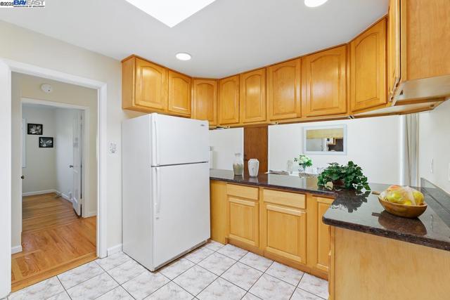 232 Longford Dr, South San Francisco CA: https://media.crmls.org/mediaz/07140fa5-9d70-491f-b8fa-a1816421b737.jpg