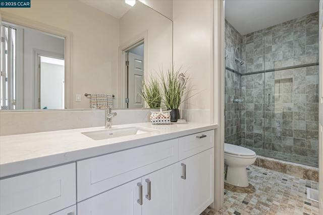 4 Berrybrook Hollow, Orinda CA: https://media.crmls.org/mediaz/071499bf-a9b0-4865-9512-68a75c8b95c9.jpg