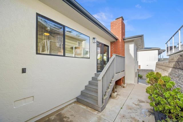 1307 Clove St, San Diego CA: https://media.crmls.org/mediaz/0714aff1-f192-4983-8a38-27f7f56efd19.jpg