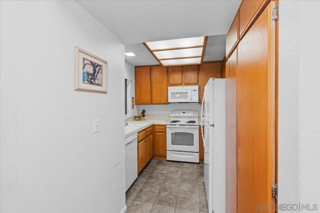 4145 Porte De Merano, San Diego CA: https://media.crmls.org/mediaz/0715007e-69cb-43f1-936f-e7caa2d7fe02.jpg