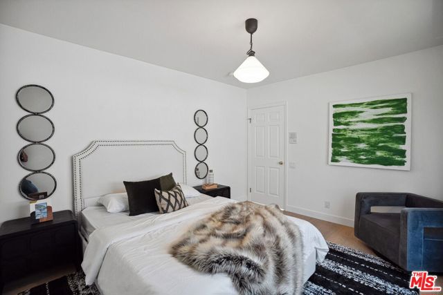314 22nd Street, Santa Monica CA: https://media.crmls.org/mediaz/0715f933-0a8f-4ac5-8675-c16b1dc0d4e6.jpg