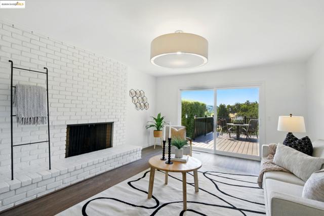 7927 Phaeton Dr, Oakland CA: https://media.crmls.org/mediaz/07160a05-54a8-4a47-aaaa-ad21672bca2e.jpg