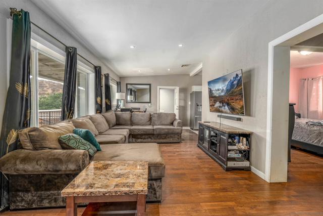 28587 Goetz Rd, Canyon Lake CA: https://media.crmls.org/mediaz/07165a00-b013-4dfa-8d54-9711b7f1864f.jpg