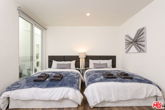 1150 N Cahuenga Boulevard, Los Angeles CA: https://media.crmls.org/mediaz/07169750-2688-4603-983b-d9d0628e65b8.jpg