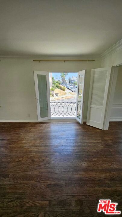 2615 W Edgehill, Los Angeles CA: https://media.crmls.org/mediaz/07169c31-9926-4a6a-83a5-ea1614184d18.jpg