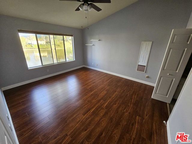 290 Ridgeton Lane, Simi Valley CA: https://media.crmls.org/mediaz/071770be-c8c3-4fd5-aa18-41490045f6b6.jpg
